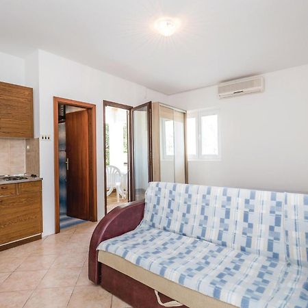 Gorgeous Apartment In Mandre With Kitchen מראה חיצוני תמונה
