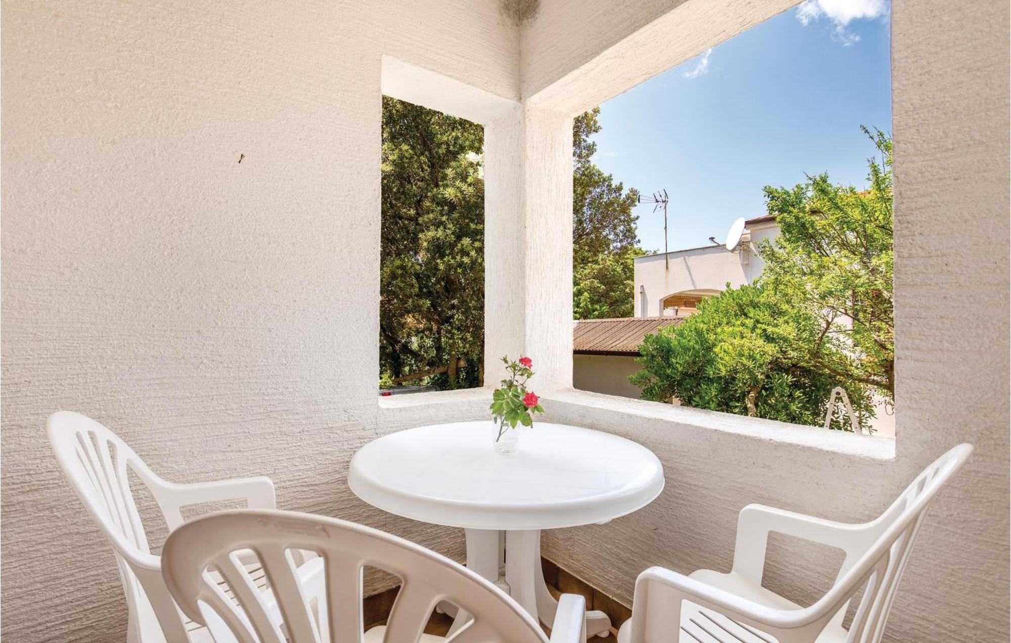 Gorgeous Apartment In Mandre With Kitchen מראה חיצוני תמונה