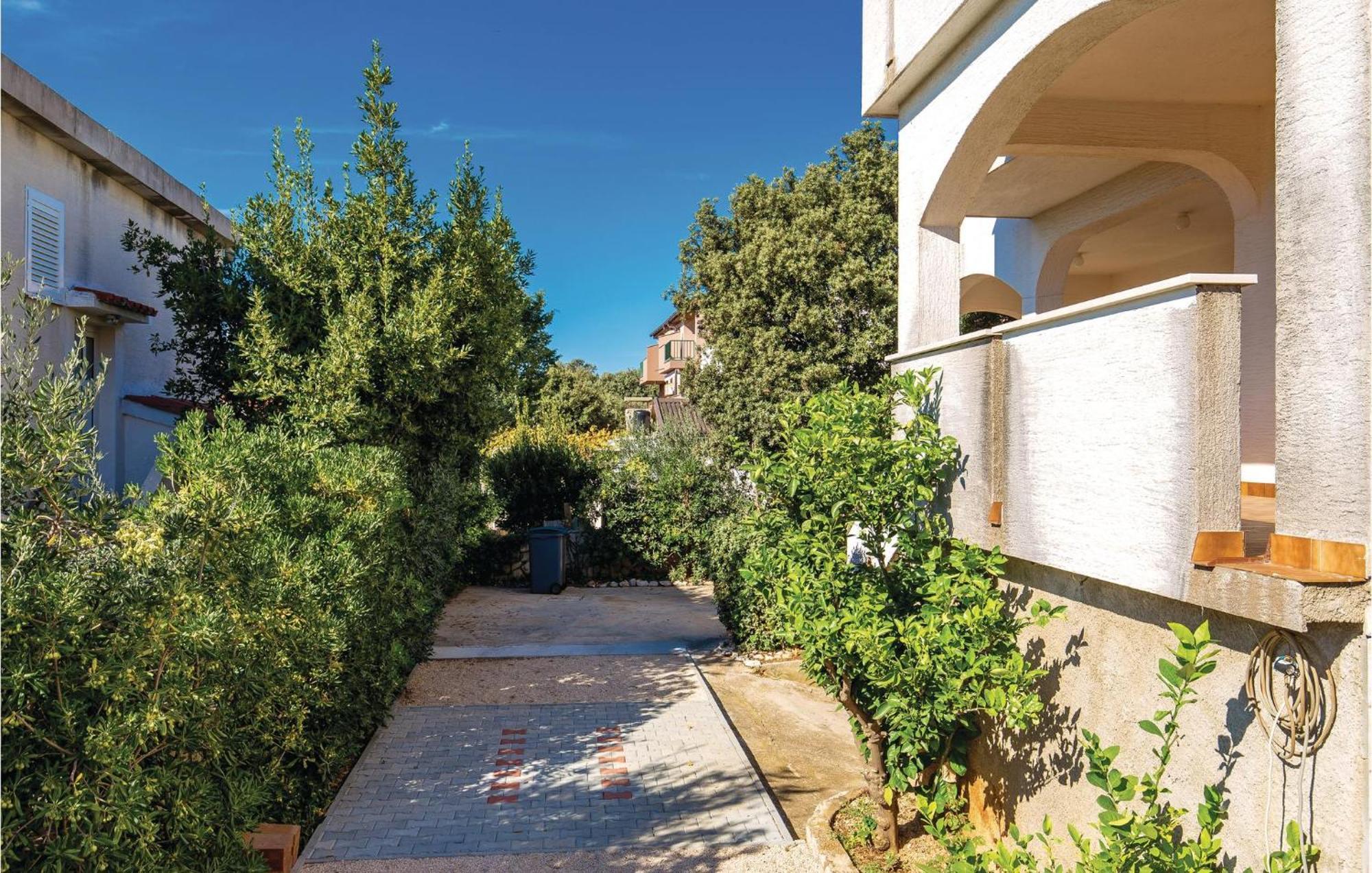 Gorgeous Apartment In Mandre With Kitchen מראה חיצוני תמונה