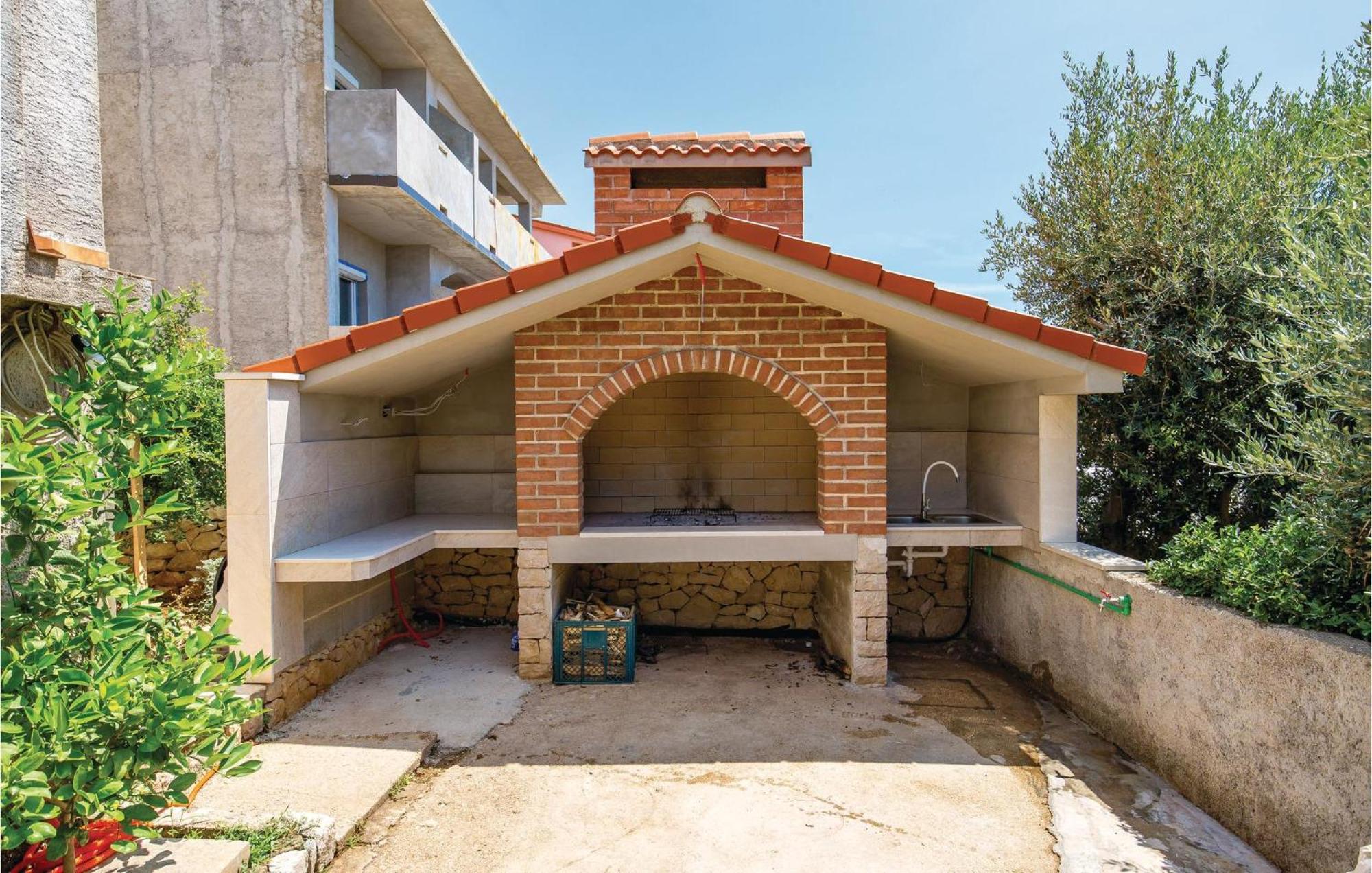 Gorgeous Apartment In Mandre With Kitchen מראה חיצוני תמונה