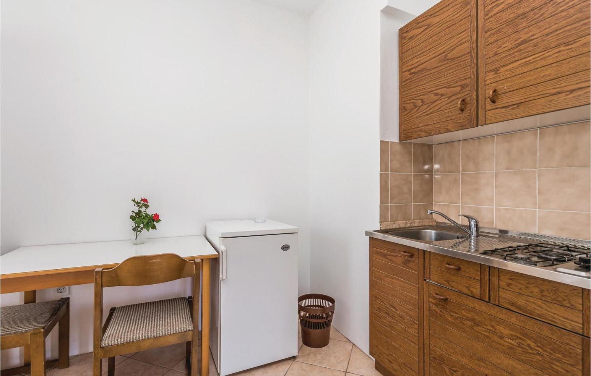 Gorgeous Apartment In Mandre With Kitchen מראה חיצוני תמונה