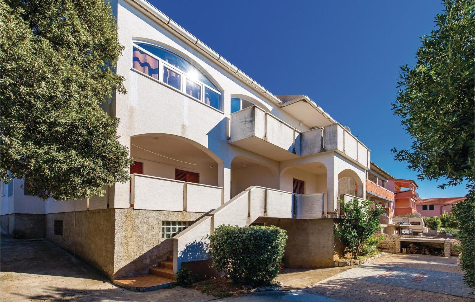 Gorgeous Apartment In Mandre With Kitchen מראה חיצוני תמונה