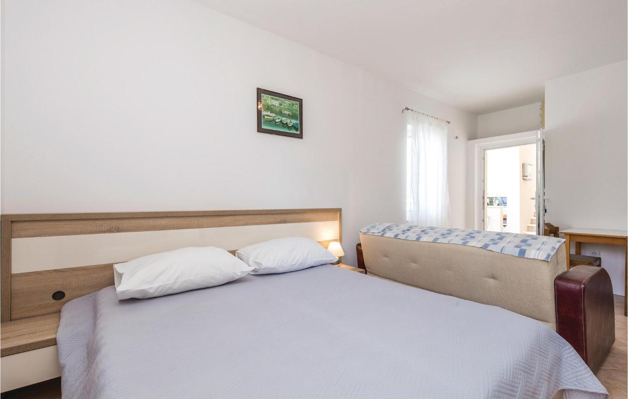 Gorgeous Apartment In Mandre With Kitchen מראה חיצוני תמונה