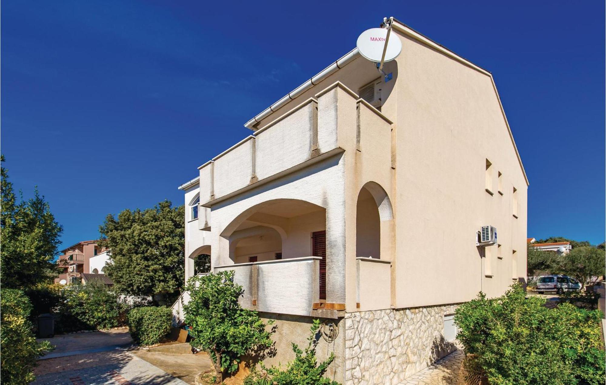 Gorgeous Apartment In Mandre With Kitchen מראה חיצוני תמונה