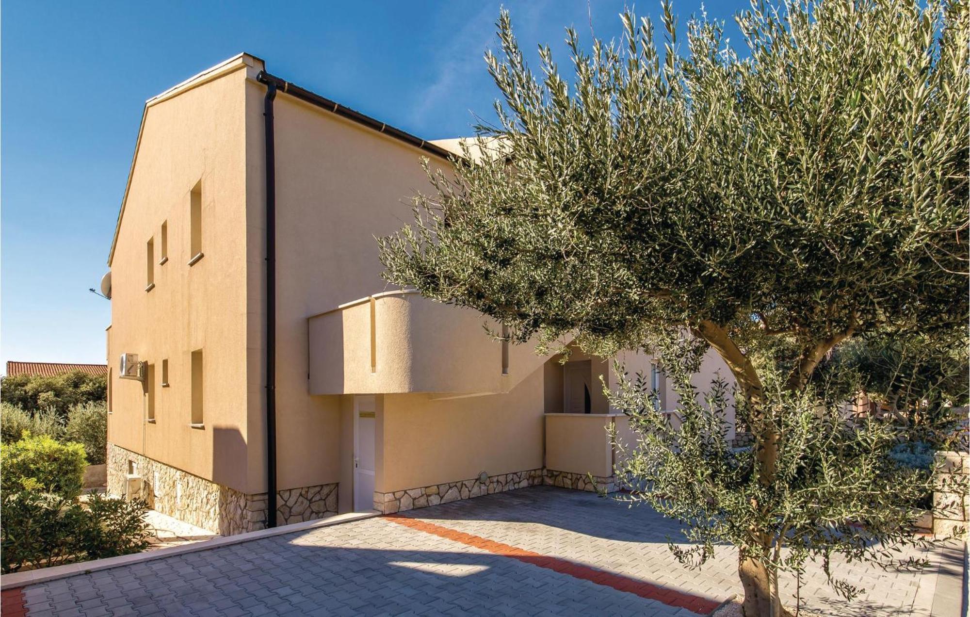 Gorgeous Apartment In Mandre With Kitchen מראה חיצוני תמונה